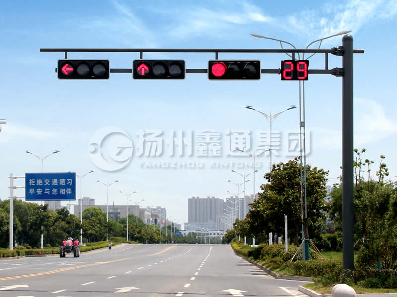 XHDG-002，F(xiàn)型懸臂信號(hào)燈桿